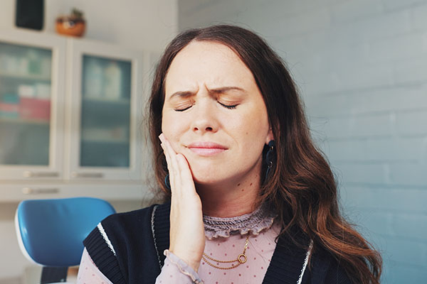 The Difference Between Simple And Surgical Tooth Extraction